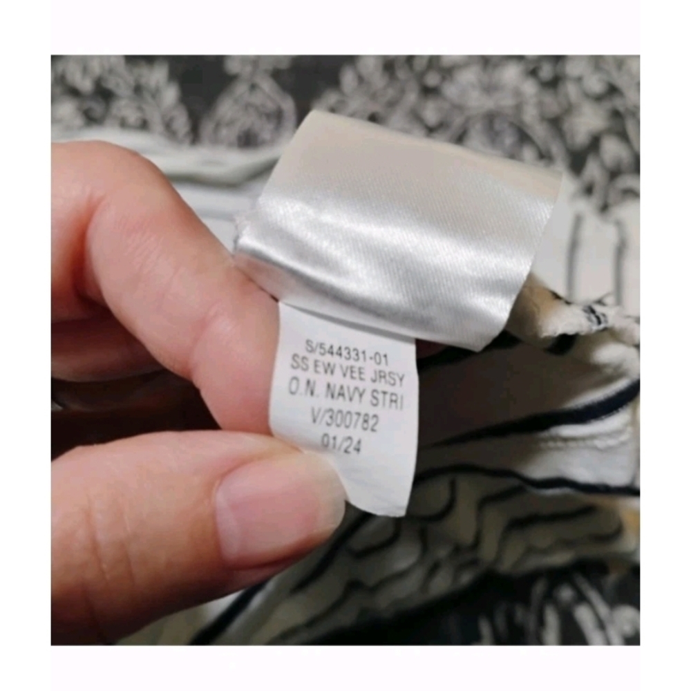 Old Navy Black and White Striped V-Neck Tee - Picture 5 of 7